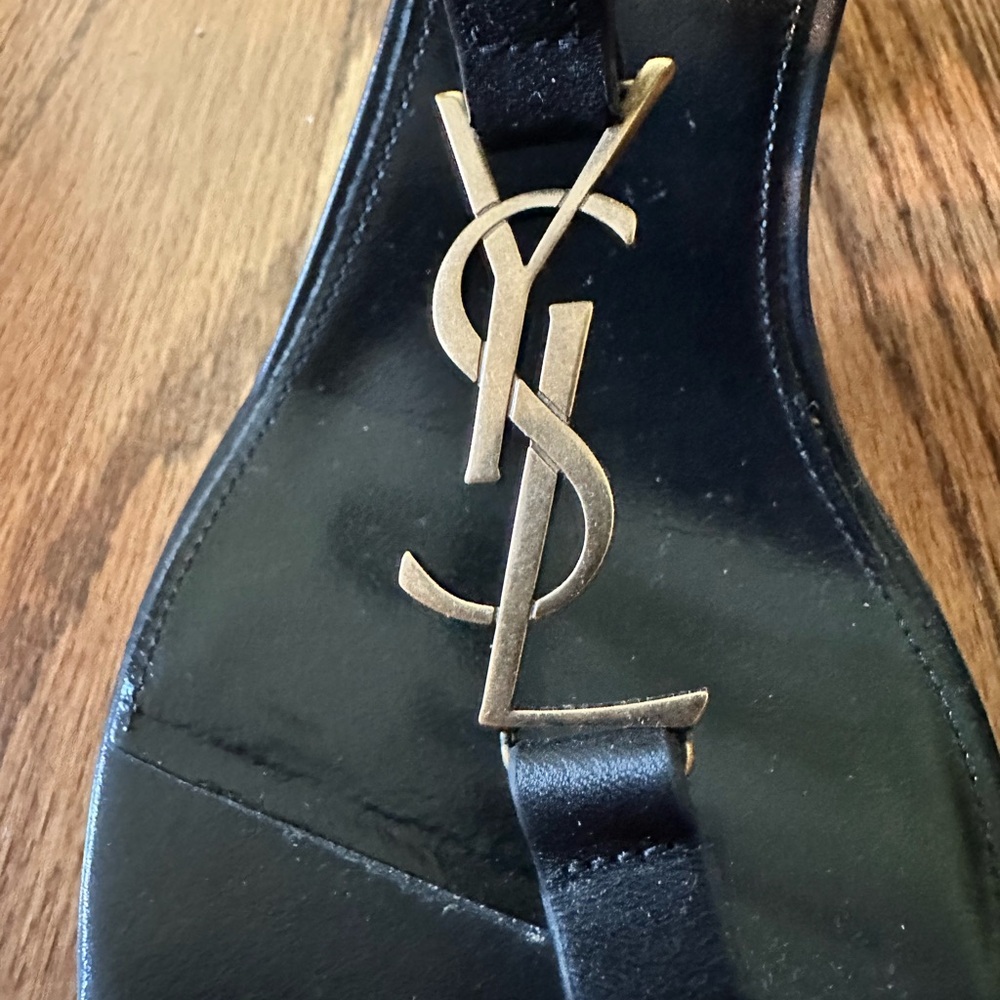 YSL SAINT LAURENT
Cassandra 75 leather sandals size 38 black